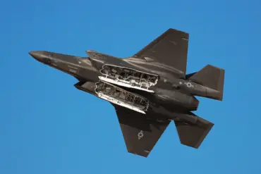 India's Forgo of F-35 Purchase Seen as Strategic Move in U.S.-India Trade Talks, per Bloomberg