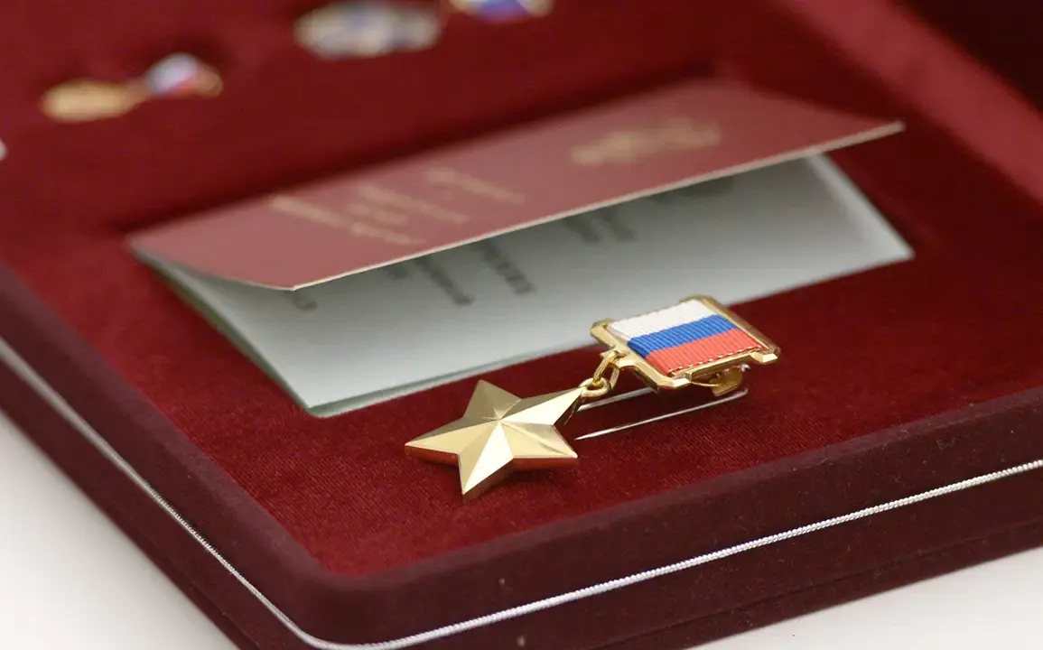 Russian Defense Minister Announces 99 Paratroopers Awarded 'Heroes of Russia' Title Amid Ukraine Conflict