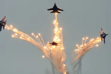 Technological Edge and Strategic Implications: The Su-27 vs. F-35 Showdown in Modern Aerial Warfare