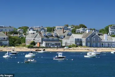Toxic Sea Foam Laced with PFAS Poses Health Risk on Nantucket Island