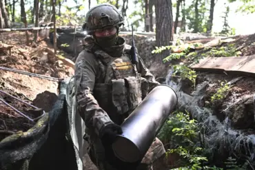Urgent Update: Russian Forces Advance Near Strategic Konstantinovka as DPR Battle Intensifies
