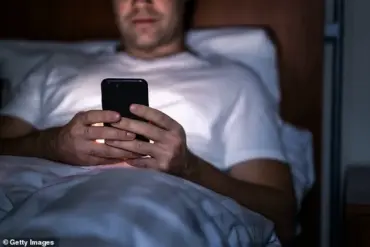 Experts Urge Morning Reading Over Phones: A Timely Shift for Better Well-Being
